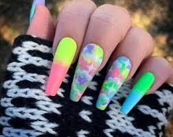 Can you guys help me pick my next nails set?-example-3