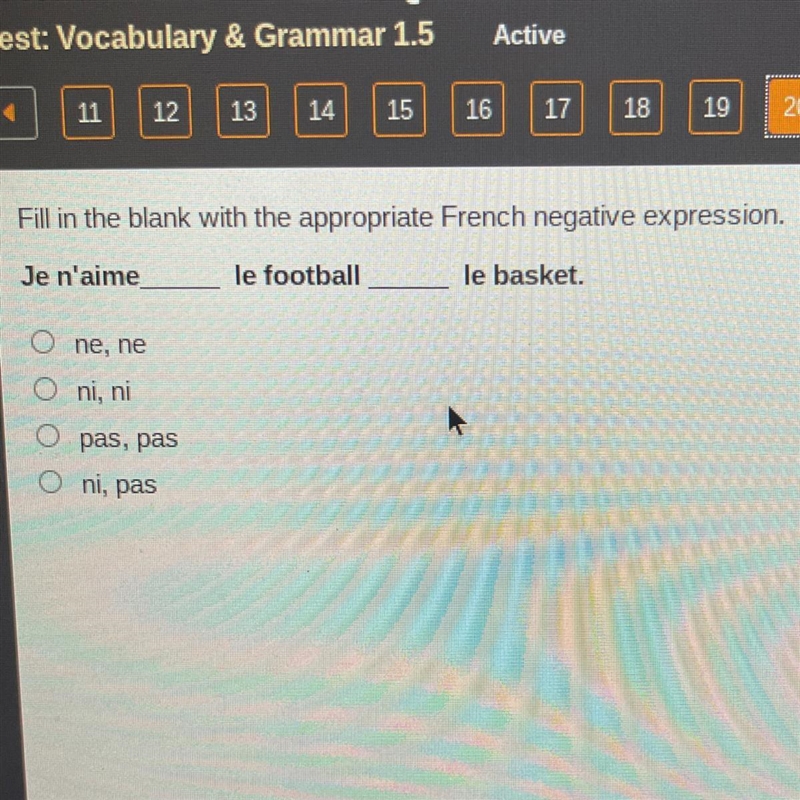 Fill in the blank with the appropriate French negative expression. Je n'aime le football-example-1