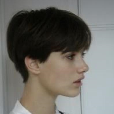 Can someone give me ideas and ways I could style my hair into? The picture is not-example-1