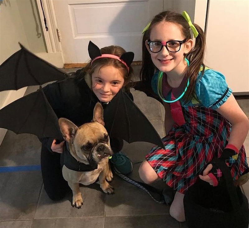 Rate mi my bestie and her dog a couple years ago for Halloween shes the bat 1-10 pls-example-1