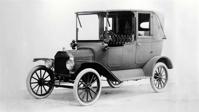 Which one was the first car in the world and who made it​-example-1