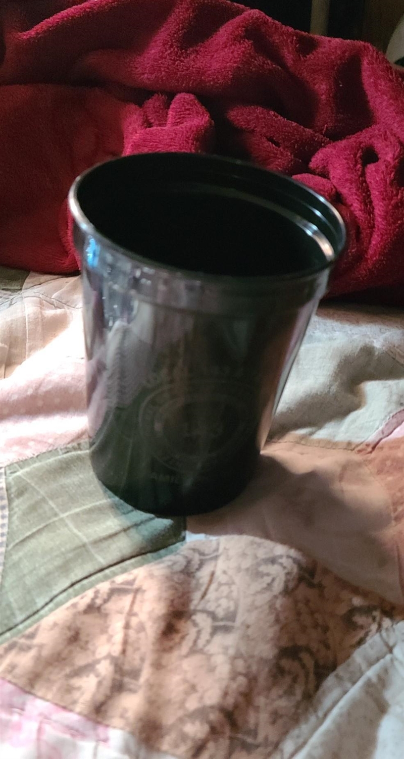 How many oz do you think this cup is​-example-1