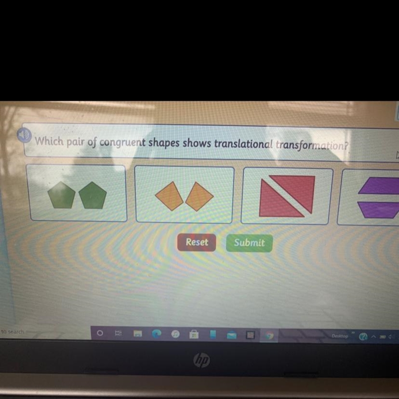 Que: 2. Which pair of congruent shapes shows translational transformation?-example-1