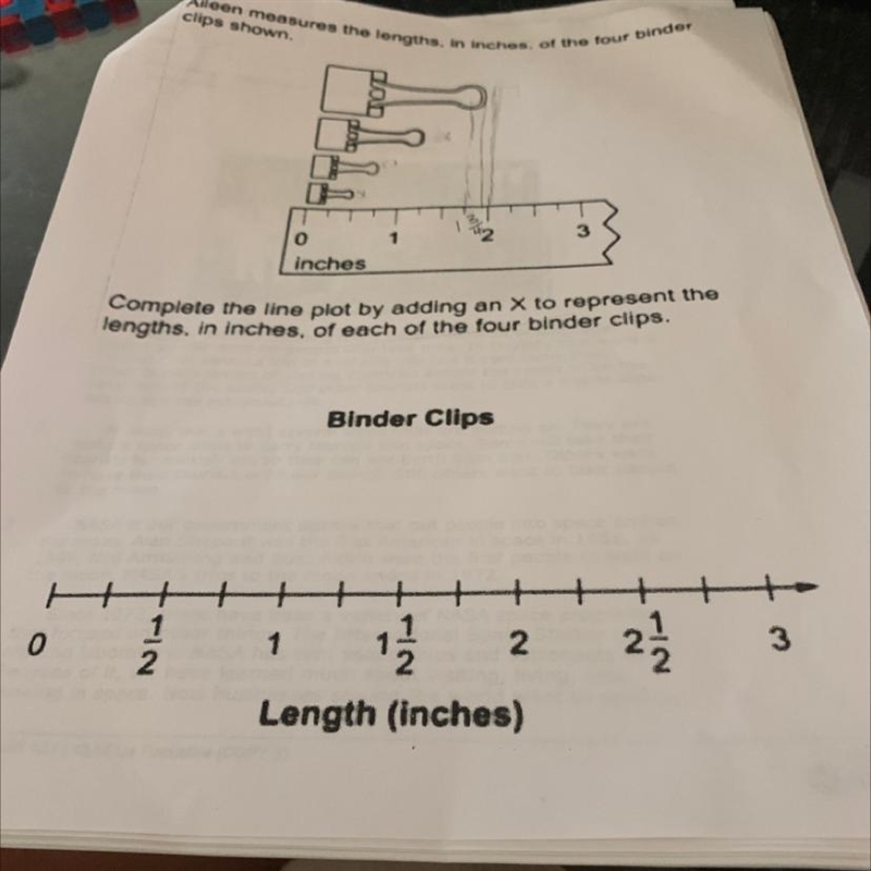 (3rd grade question I’m helping my sister and I am stuck help) Complete the line plot-example-1