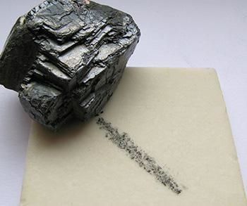 Which property of a mineral is shown in the picture? Cleavage Color Luster Streak-example-1