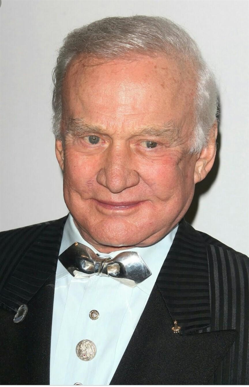 Who's Buzz Aldrin? ______________​-example-1