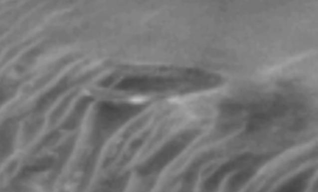 Who thinks this a ufo? The following images are from a rare footage.-example-1