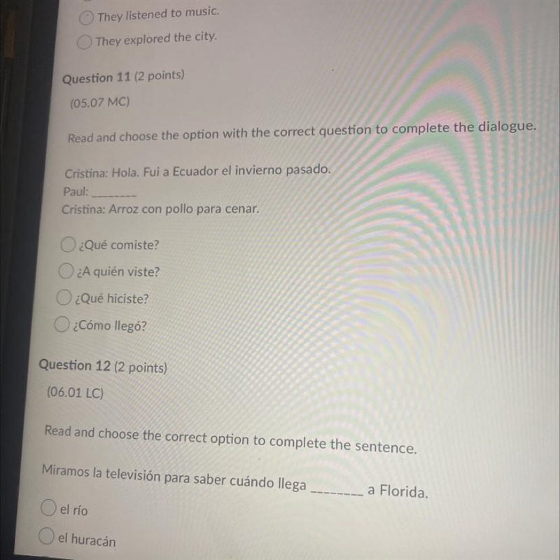 Read and choose the option with the correct question to complete the dialogue, Cristina-example-1