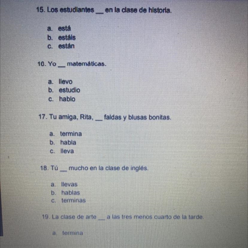 15. Los estudiantes en la clase de historia. a. está b. estais c. están 10. Yo matem-example-1