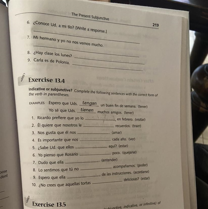 Indicative or subjunctive? Complete the following sentences with the correct form-example-1