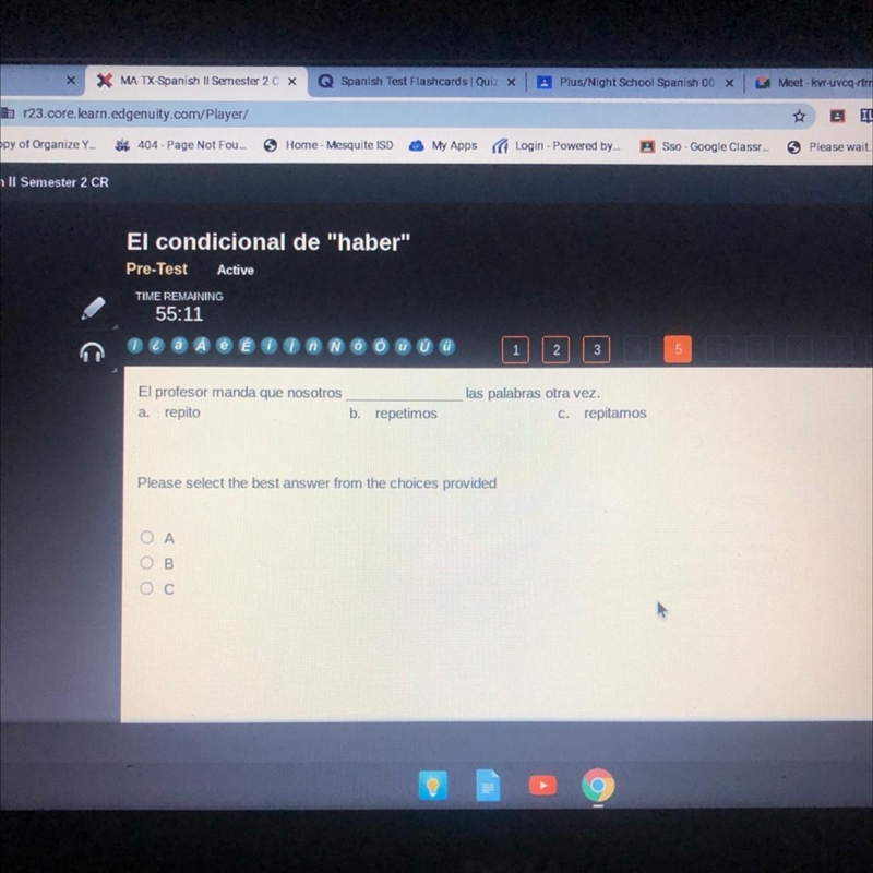 El profesor manda que nosotros a. repito las palabras otra vez. c. repitamos b. repetimos-example-1