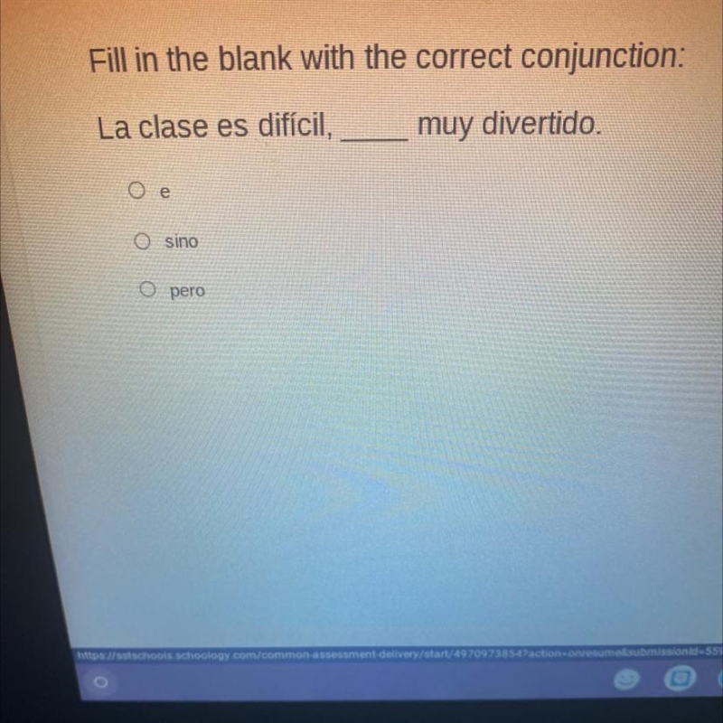 Fill in the blank with the correct conjunction: La clase es difícil, muy divertido-example-1