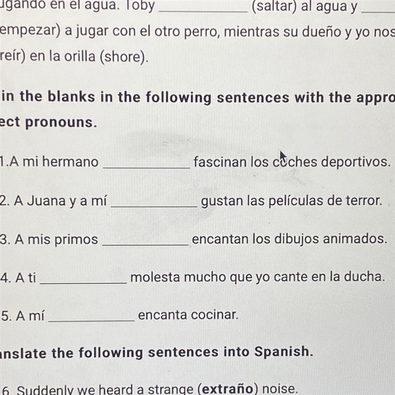 Fill in the blanks in the following sentences with the appropriate indirect object-example-1