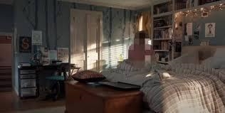 How do I decorate a bedroom like the year 2001 at 31 years old?-example-3