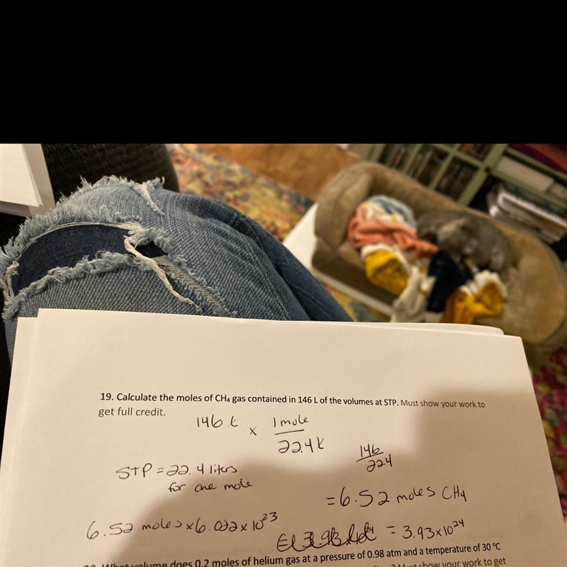 Calculate moles of CH4 gas contained in 146 L of the volumes at STP?-example-1