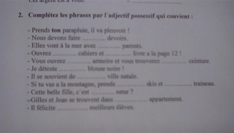 2. Complétez les phrases par I adjectif possessif qui convient : - Prends ton parapluie-example-1