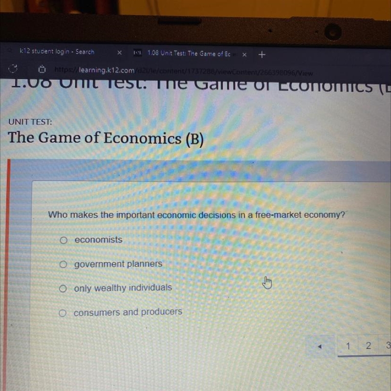 Who makes the important economic decisions in a free market economy￼-example-1