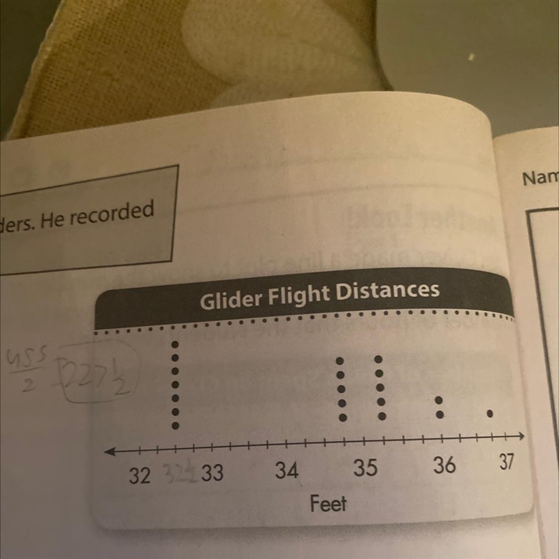 Help me What is the difference between the longest and shorter distance the gliders-example-1