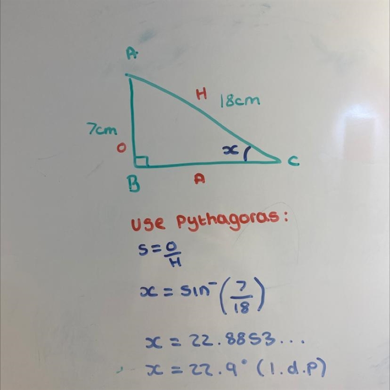 5 А 18 cm 7 cm •C B Calculate the size of angle ACB. ​-example-1