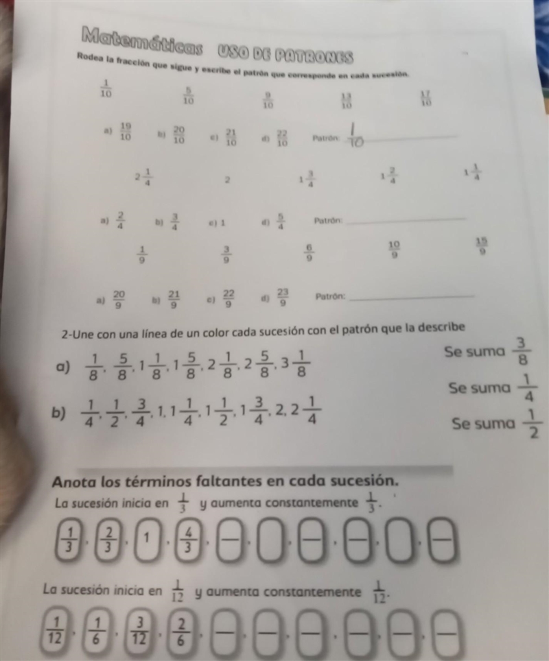 Rodea la fracción que sigue y escribe el patrón que corresponde en cada sucesion​-example-1