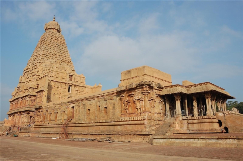 SOCIAL SCIENCE HISTORY What were the activities associated with the Chola temples-example-1