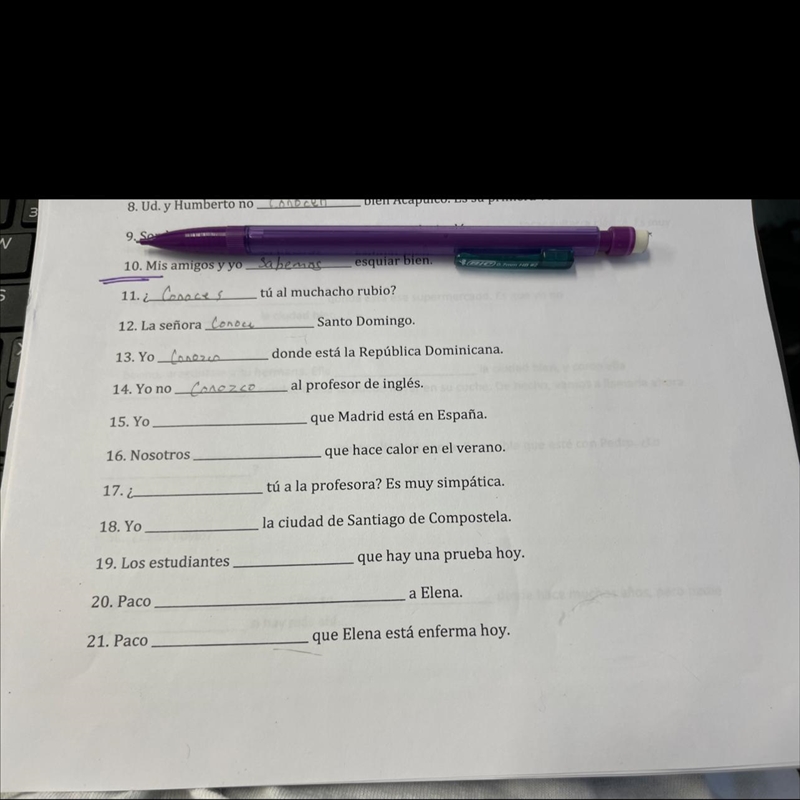 Saber and conocer i really need help. inserting the words into the blanks-example-1