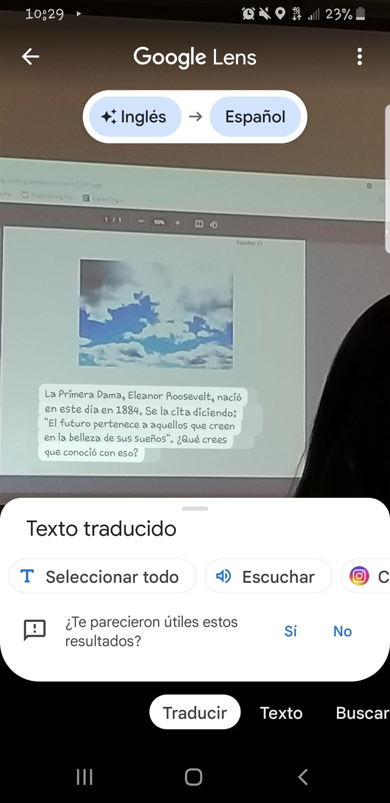 La Primera Dama, Eleanor Roosevelt, nació en este día en 1884. Se la cita diciendo-example-1