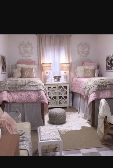 Does anyone have any dorm room designs for the walls? I have a pink comforter with-example-4