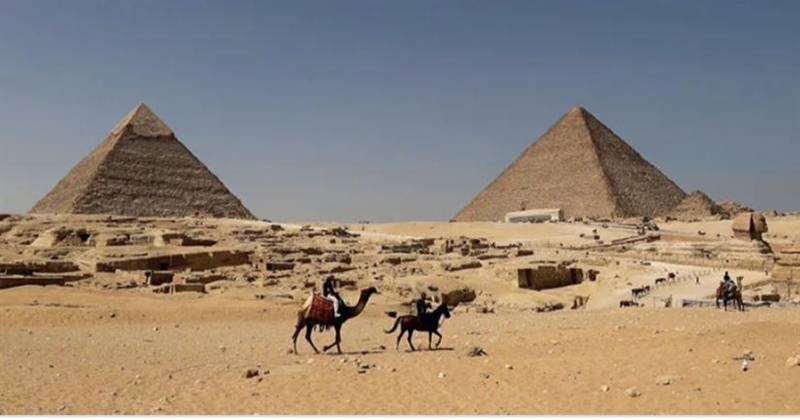 What did the pyramids look like when they were built-example-1