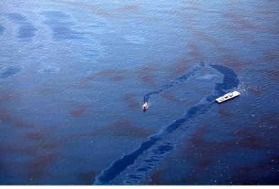 In 2010, a large oil spill occurred in the Gulf of Mexico. This image shows boats-example-2