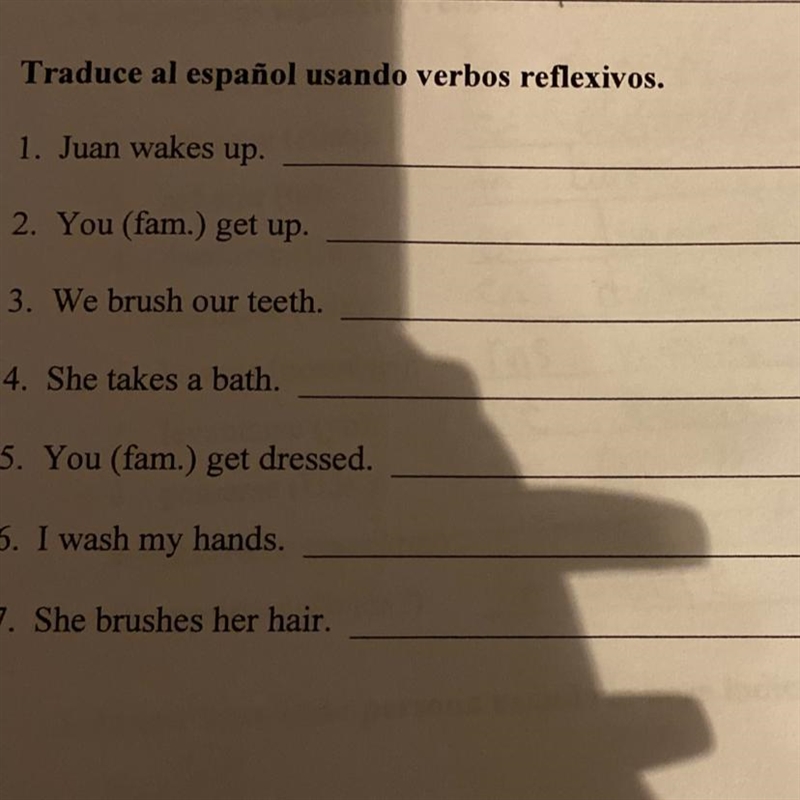 Traduce al español usando verbos reflexivos. 1. Juan wakes up. 2. You (fam.) get up-example-1